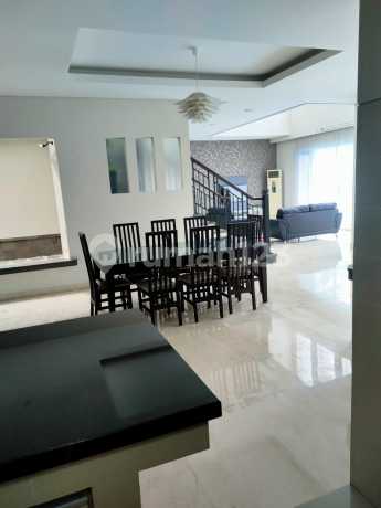 Rumah Dengan Swiming Pool Surabaya Barat Siap.huni Furnish Dekat Tol 