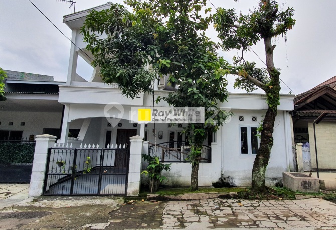 Dijual Rumah Perumahan taman pagelaran 2 Lantai SHM