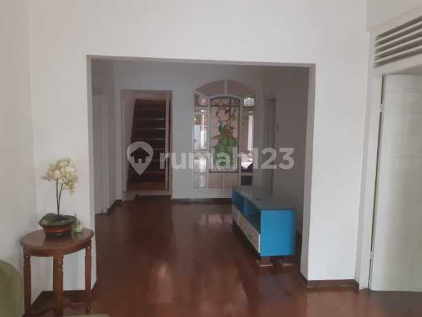 Rumah Tua Langka ~ Jalan Lebar ~ Lingkungan Tenang di Kebayoran Baru