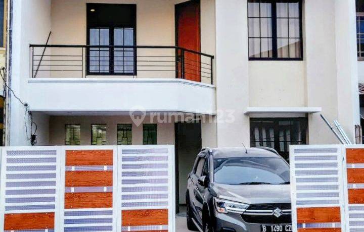 Rumah Mengahadap Taman Di Pondok Kelapa Jakrta Timur