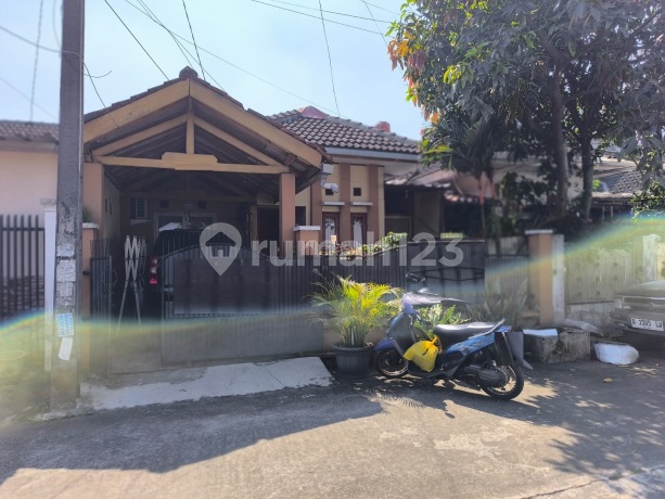 Strategic House Suitable for Families in Taman Rahayu 3