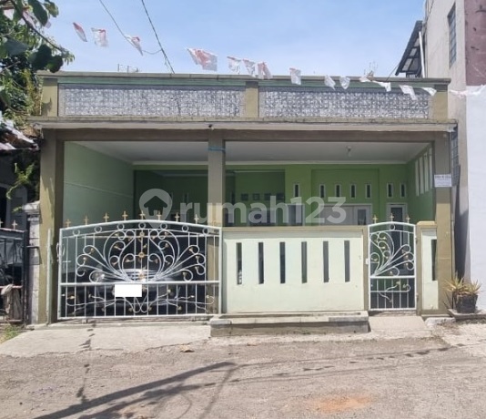 Rumah Berada di Komplek yang Aman dan Nyaman di Taman Kopo Asri