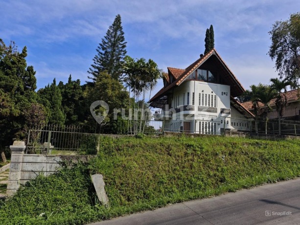 Villa Asri Hitung Tanah dengan Halaman Luas di Cihanjuang – Lokasi Strategis di Pinggir Jalan Besar Villa Asri Hitung Tanah dengan Halaman Luas di Cihanjuang – Lokasi Strategis di Pinggir Jalan Besar