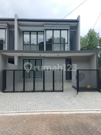 Rumah Baru 2 Lantai Sayap Setiabudi Bandung