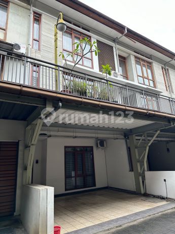 Rumah dengan Banyak Fasilitas dan Ada Swimming Pool di Istana Pasteur Regency, Pasteur