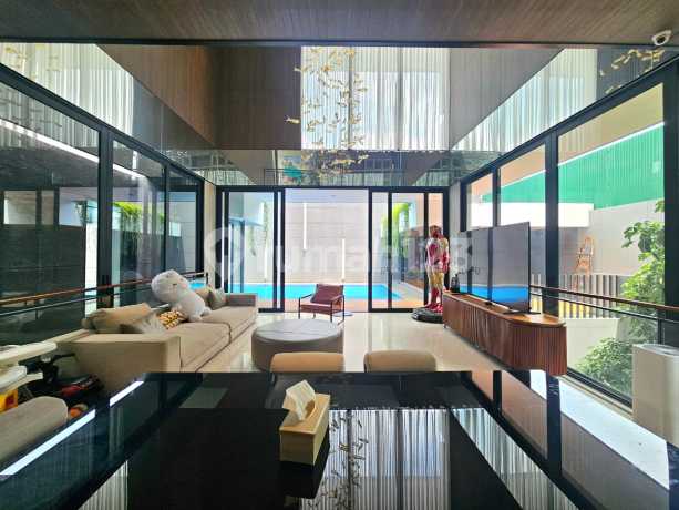 Lyndon Nava Park Bsd City 3 Lantai, Private Pool, Siap Huni