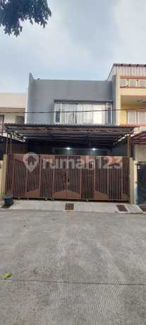 Rumah 2 Lantai di Komplek Villa Arteri Kebon Jeruk, SHM, Siap Huni