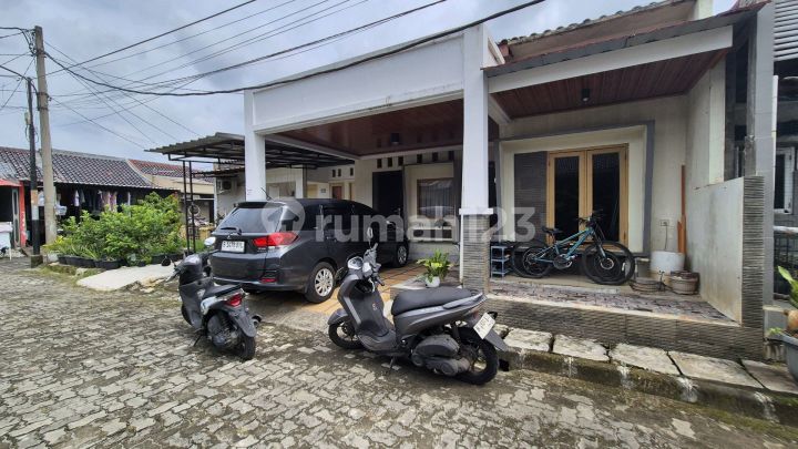 Ready-to-occupy House in Ciledug Tangerang