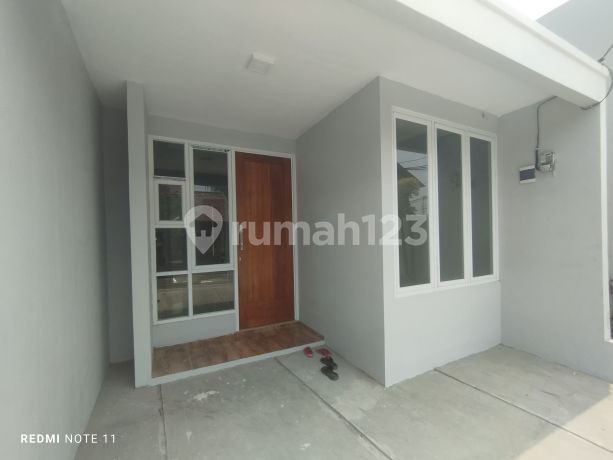 Rumah di Jual Dalam Lingkungan Cluster Modern Minimalis dengan Lokasi Yg Masih Asri dan Tenang Viu Danau yang Berlokasi di Cilangkap Jakarta Timur