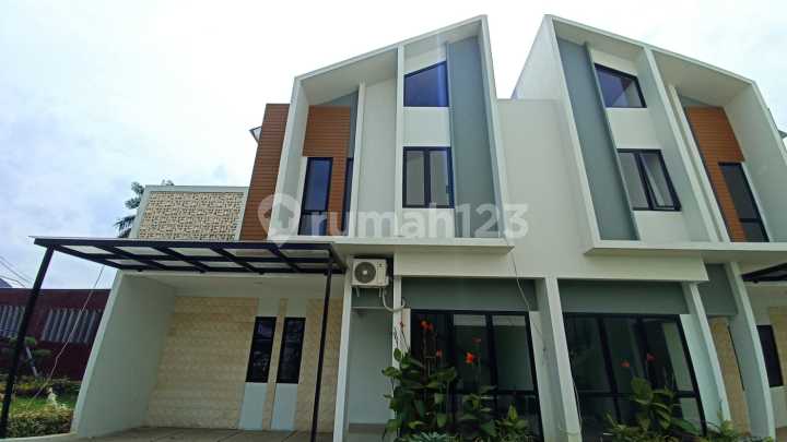 Promenade, Rumah lebar dan Modern di Prima Harapan Regency, Bekasi Utara