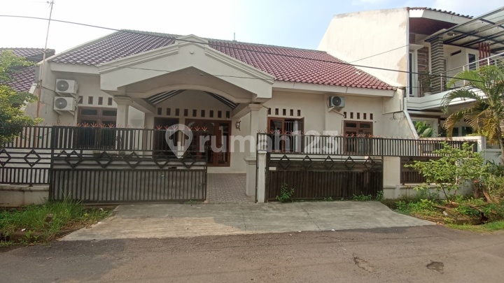 Rumah Luas Dekat Summarecon Bekasi dan 2 Muka di Duta Harpan, Bekasi Utara, Bekasi