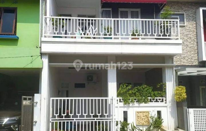 Rumah Cantik di Perumahan Taman Kota Bekasi