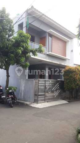 Rumah Bagus 2Lt Siap Huni, Taman Manggis Indah, Hak Milik, Depok