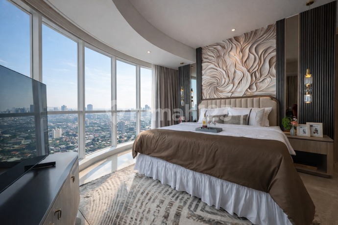 Luxury 3BR Apartment with Private Lift, Surabaya Center, Fully Furnished