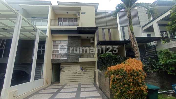 House for Sale Bellavista Residence 2.5 Floors Near Anggrek Mas Batam Center