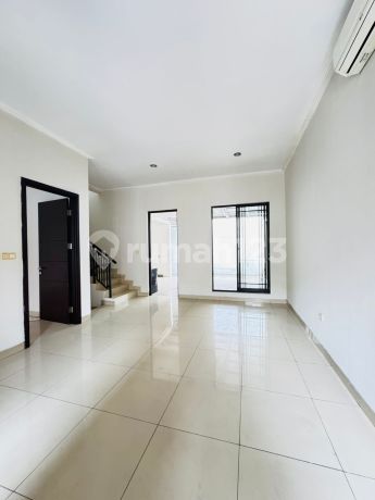 Rumah di Green Lake City , Asia 8x18 m2 , SHM , Hadap Selatan Rumah di Green Lake City , Asia 8x18 m2 , SHM , Hadap Selatan