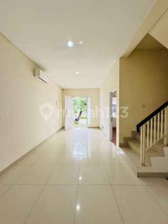 House in Green Lake City, America. 6X15, SHM, North.