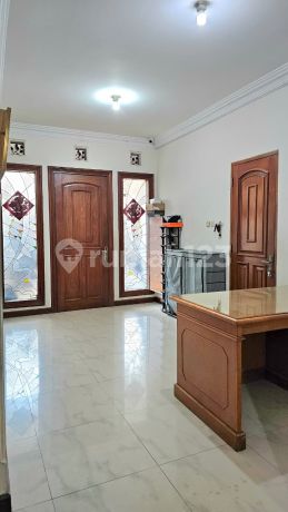 Rumah Siap Huni 2 Lantai Taman Holis Indah