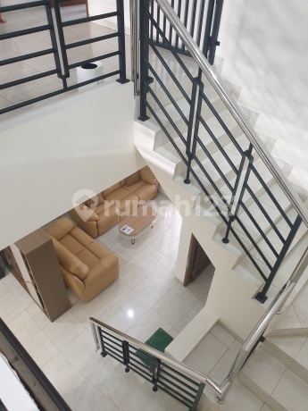 Dijual Rumah Bagus Tingkat 2 Lantai Siap Pakai Di Perumahan Greenwood, Semarang