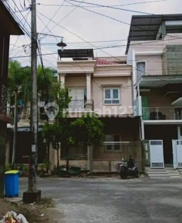 Rumah Kompleks Lily Panakkukang Depan Mall