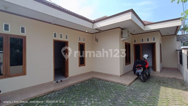 Wisma Jaya Bekasi Rumah Huk Dekat Masjid Terawat Siap Huni