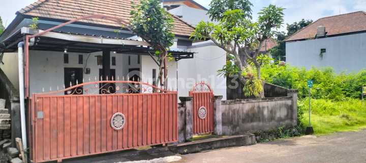 Dijual Rumah Lokasi Strategis di Bypass Ida Bagus Mantra Pantai Saba