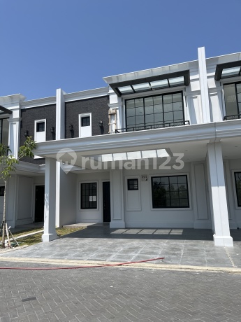 Vila Pasir Putih Pik2