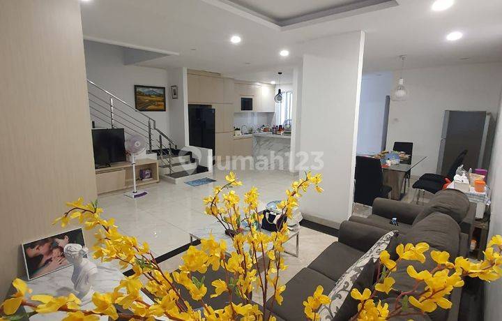 RUMAH CANTIK CAMAR INDAH PIK FULL RENOVASI SEMI FURNISH SIAP HUNI JUAL MURAH