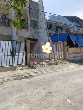 Sunter Agung 3-Storey Minimalist House Ready to Occupy Sunter Agung 3-Storey Minimalist House Ready to Occupy