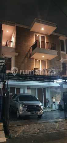 Murah !! Rumah 3 Lantai Minimalis, Janur Elok, 9X17, Lebar Jalan 3 Mobil, Jual Cepat