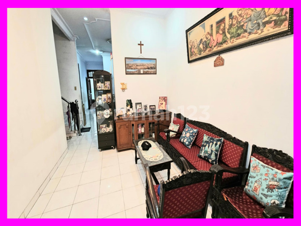 Dhyana Rumah 2 Lantai Ukuran 7X25m di Komplek Taman Harapan Indah Jelambar Dhyana Rumah 2 Lantai Ukuran 7X25m di Komplek Taman Harapan Indah Jelambar