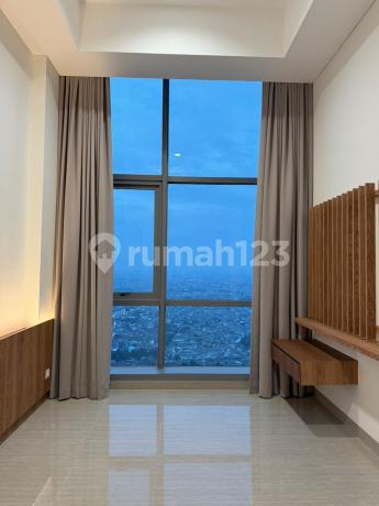 Disewakan Apartmen Hillcrest Semi Penthouse (High Ceiling) Disewakan Apartmen Hillcrest Semi Penthouse (High Ceiling)