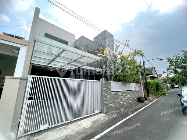 Rumah 2lt Ada Kolam Renang Siap Huni Lokasi Strategis Di Sulfat Indah

Lokasi Strategis : 

- Dekat Sekolah

- Dekat Pusat Bisnis Dan Kuliner

- Lingkungan Aman Dan Nyaman

Spesifikasi : 

Luas Tanah : 291m

Luas Bangunan : 450m

Tingkat : 2

Kamar Tidur 