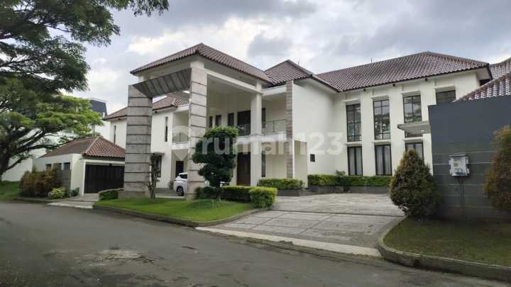Di Jual Rumah Mewah dengan Private Pool di Boulevard Ijen Nirwana, Malang