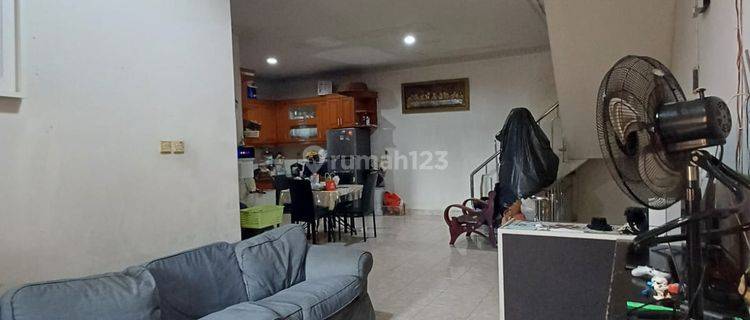 Dijual Rumah di Jalan Pengukiran Luas 125m2, 3,5lt, Semi Furnished, SHM 1