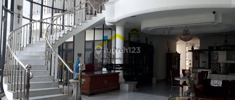 Disewa Rumah Tanjung Duren Raya, Lt 613m2, 2 Lantai, Cocok Untuk Resto, Klinik, Salon, Zona Komersil, Jakarta Barat 1