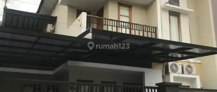 Rumah Tengah Kota Area Seturan Depok Sleman Bisa 2 Mobil 1