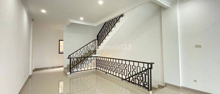 Dijual Murah Ruko.Brand New di Jatiwaringin Jakarta Timur 1