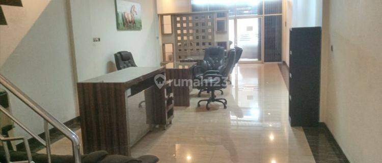 Disewakan Ruko Strategis 3 Lantai Furnished di Tebet Jakarta Selatan 1