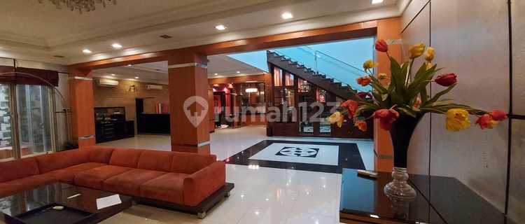 Disewakan Rumah Mewah 3 Lt Kawasan Elite Tebet Jakarta 1