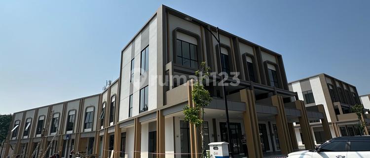 Corner Commercial Shophouse Suitable for Business 1