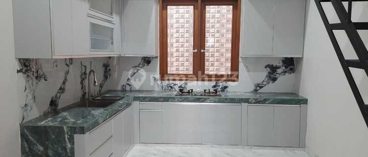 Rumah baru 2 Lantai renov dekat mall bassura di Cipinang Muara 1