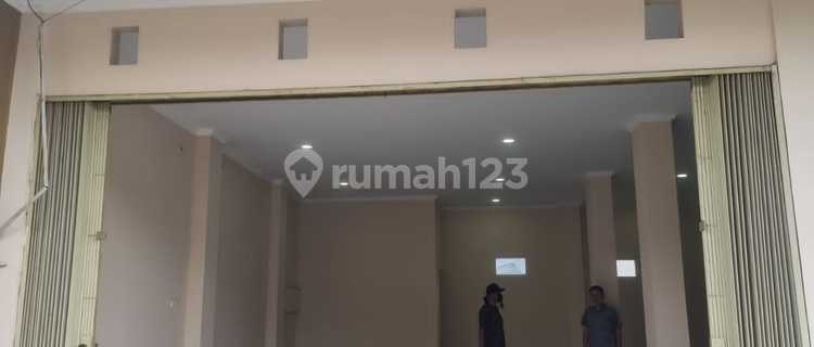 Newly Built 3-Storey Shophouse Near Plaza Pondok Gede 1
