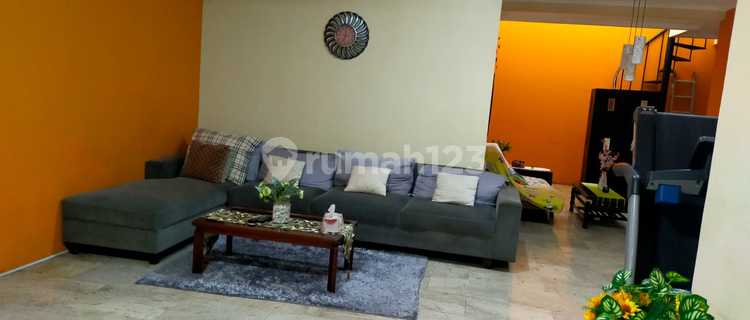 Rumah Bagus Semi Furnished 2 Lantai SHM Cakung, Jakarta Timur 1