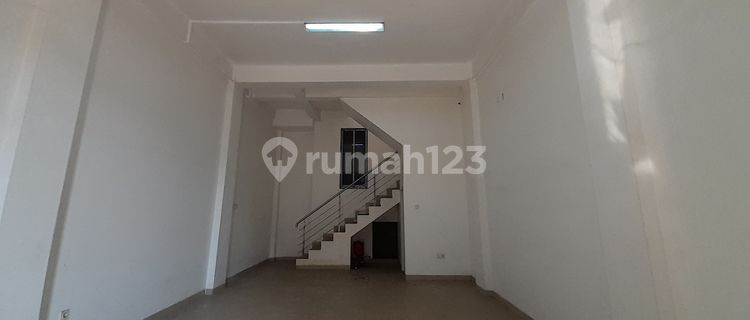 Ready-to-Occupy Shop House with 2 Bedrooms in Kalimalang 1