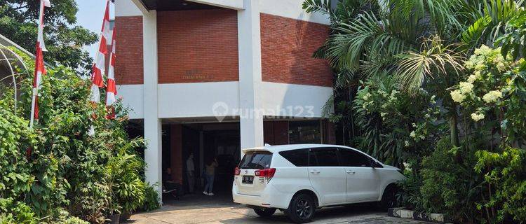 Gedung 4 Lantai di Area Cikini Menteng Jakarta Pusat 1