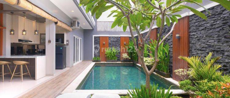 Dijual Villa Modern Style Berlokasi di Kerobokan 1