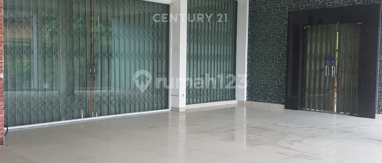 4-Storey Shop House Ready for Use, Strategically Located at Istana Pasteur Bandung 1