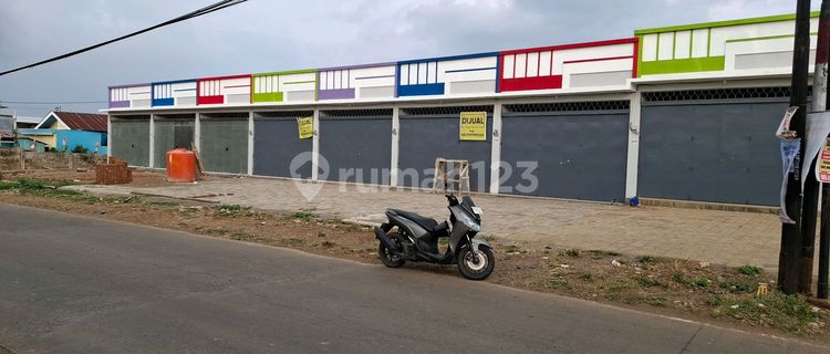 For Sale: Roadside Shop House Near Uin Samata Campus 1
