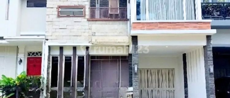 Modern Style 2.5-Story House in Kebayoran Bintaro 1